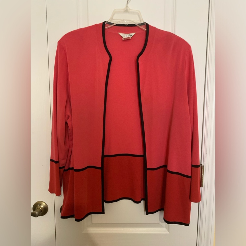 Woman’s Misook 3XLP jacket.
